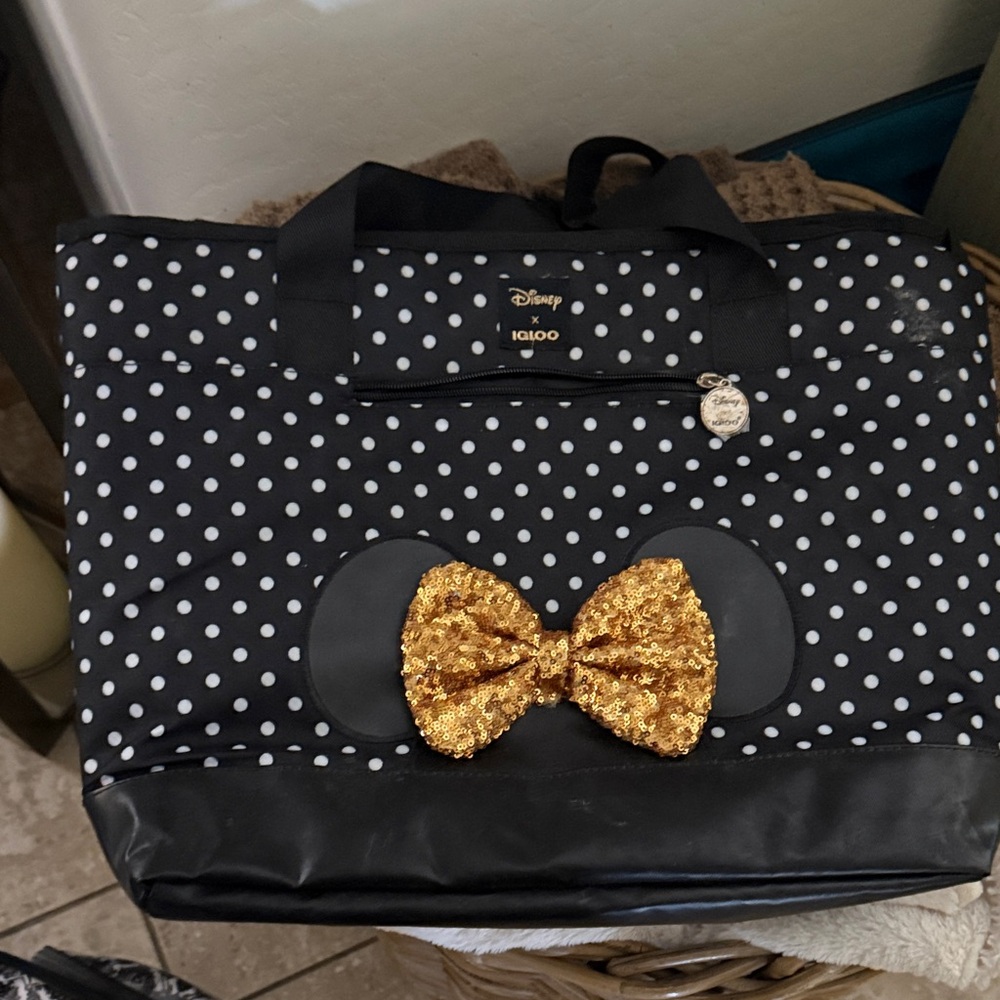 Igloo Disney Black and White Polka Dot Cooler  Bag with Gold Bow New never used
